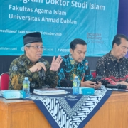 Dr. Muhammad Ikhwan Ahada, M.A, narasumber unifikasi ilmu pada kuliah perdana mahasiswa S3 Studi Islam UAD