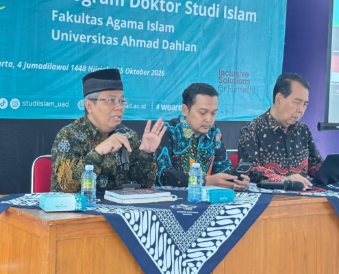 Dr. Muhammad Ikhwan Ahada, M.A, narasumber unifikasi ilmu pada kuliah perdana mahasiswa S3 Studi Islam UAD