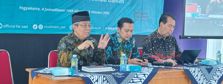 Dr. Muhammad Ikhwan Ahada, M.A, narasumber unifikasi ilmu pada kuliah perdana mahasiswa S3 Studi Islam UAD